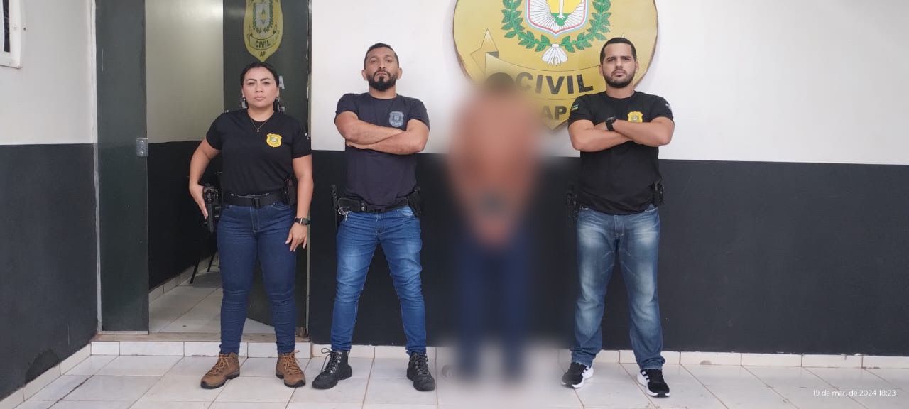 EM PEDRA BRANCA DO AMAPARI, POLÍCIA CIVIL APREENDE JOVEM ADULTO POR ATOS INFRACIONAIS ANÁLOGOS AOS CRIMES DE TRÁFICO DE DROGAS, PORTE ILEGAL DE ARMA DE FOGO, AMEAÇA E ROUBO